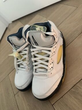 Jordan Retro Sneakers White Navy Yellow